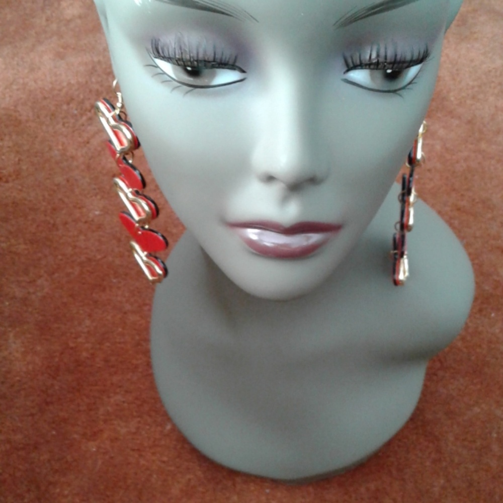 NWT, Dangling Hearts earrings